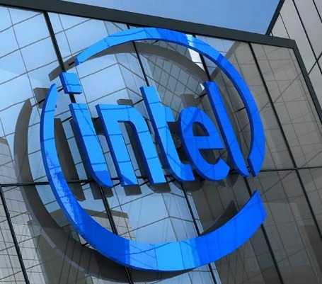 Intel CEO Says Expansion Is Threatened by Chip Shortage